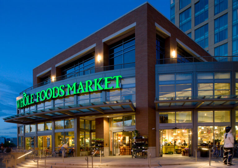 Due passi nel reparto ittico di Whole Foods Market